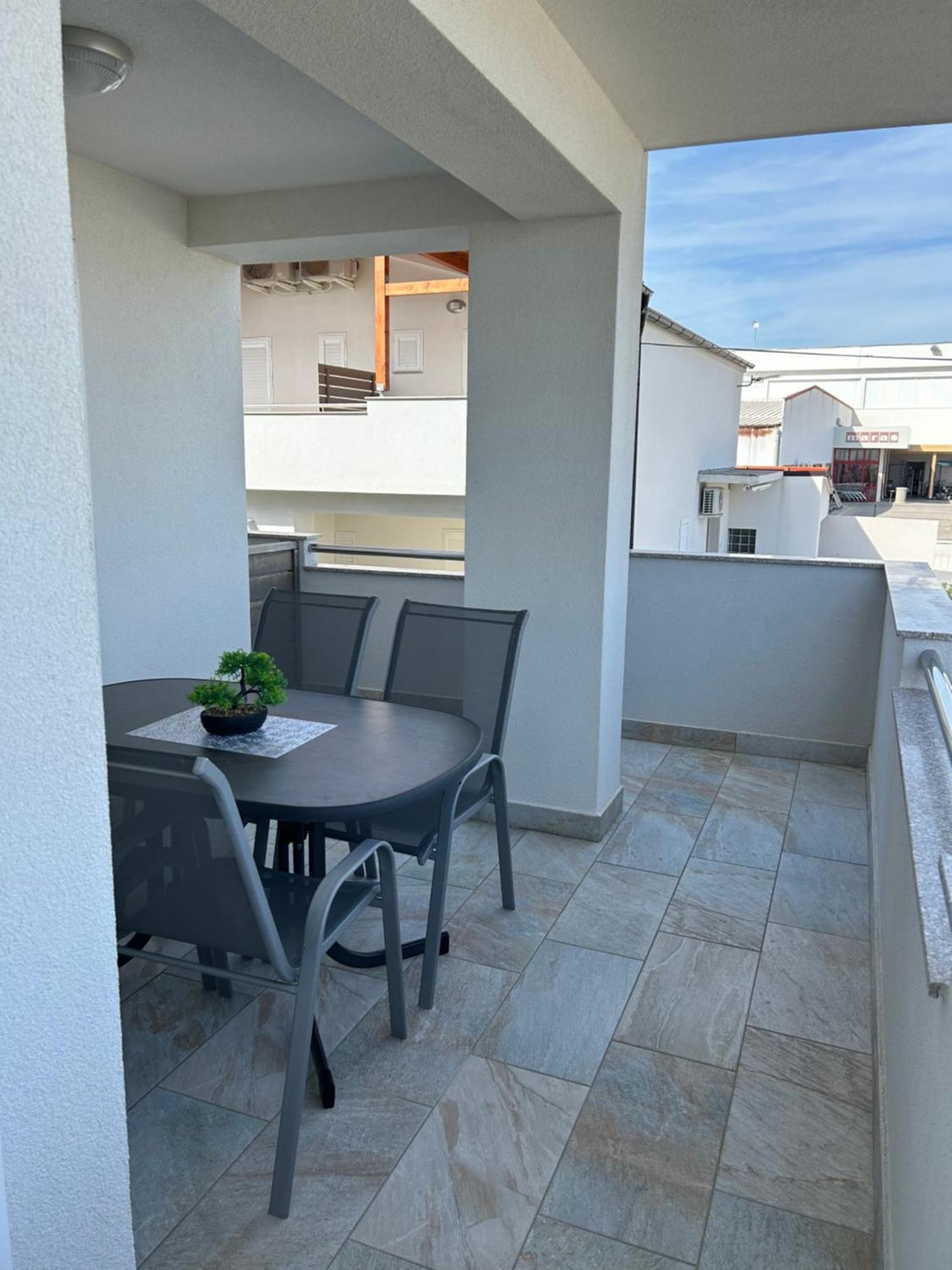 Apartmani Lovrencic Vrsi Exterior foto
